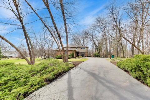 Tiny photo for 1 Aberdeen Road, Hawthorn Woods, IL 60047 (MLS # 12586710)