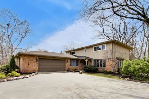 Photo of 1 Aberdeen Road, Hawthorn Woods, IL 60047 (MLS # 12586710)