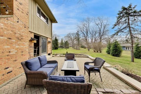 Tiny photo for 1 Aberdeen Road, Hawthorn Woods, IL 60047 (MLS # 12586710)