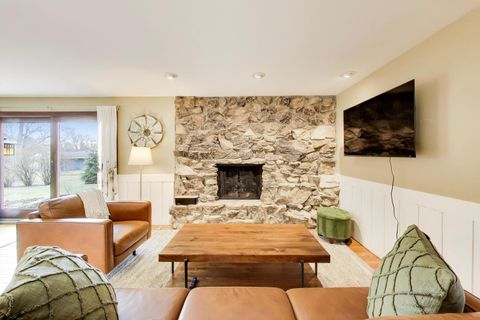 Tiny photo for 1 Aberdeen Road, Hawthorn Woods, IL 60047 (MLS # 12586710)