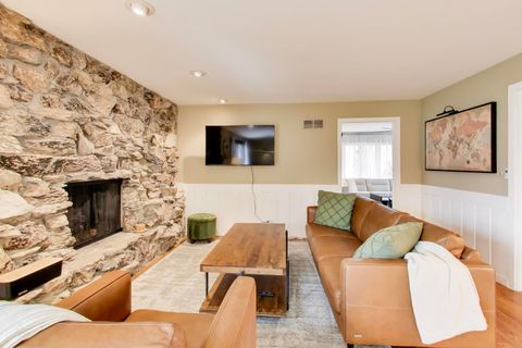 Tiny photo for 1 Aberdeen Road, Hawthorn Woods, IL 60047 (MLS # 12586710)