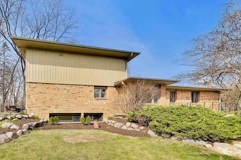 Tiny photo for 1 Aberdeen Road, Hawthorn Woods, IL 60047 (MLS # 12586710)