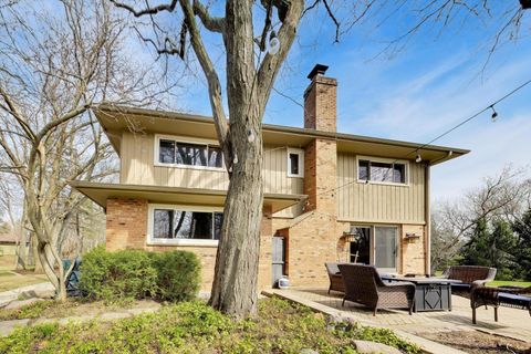Tiny photo for 1 Aberdeen Road, Hawthorn Woods, IL 60047 (MLS # 12586710)