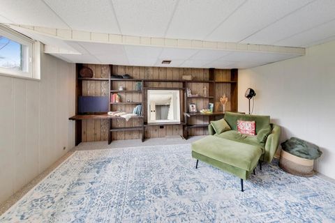 Tiny photo for 1 Aberdeen Road, Hawthorn Woods, IL 60047 (MLS # 12586710)