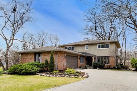 Tiny photo for 1 Aberdeen Road, Hawthorn Woods, IL 60047 (MLS # 12586710)