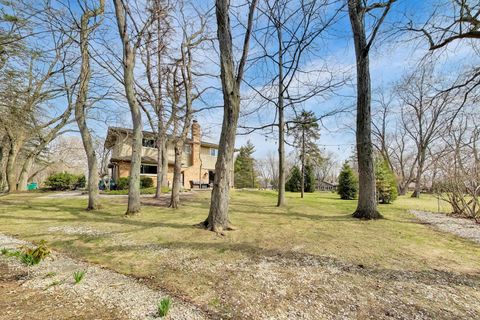 Tiny photo for 1 Aberdeen Road, Hawthorn Woods, IL 60047 (MLS # 12586710)