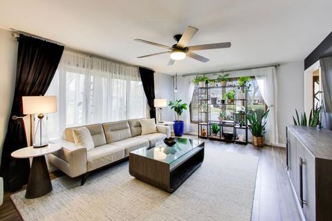 Tiny photo for 1 Aberdeen Road, Hawthorn Woods, IL 60047 (MLS # 12586710)