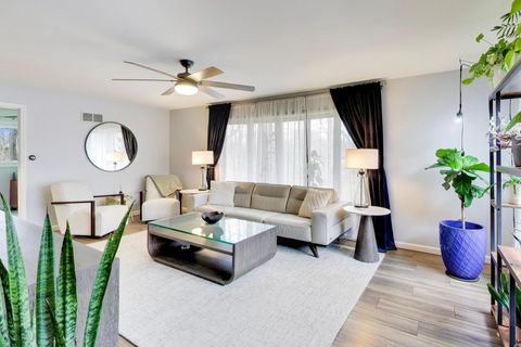 Tiny photo for 1 Aberdeen Road, Hawthorn Woods, IL 60047 (MLS # 12586710)