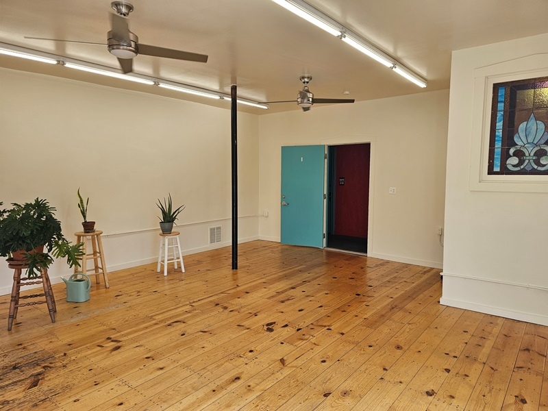 6415 N Ravenswood Avenue 209