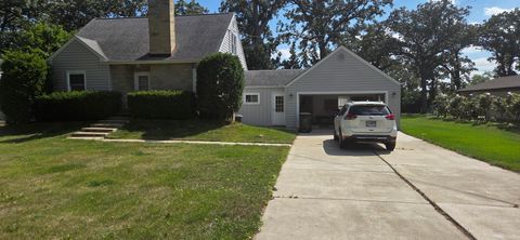 Photo of 9525 W Oak Place, Des Plaines, IL 60016 (MLS # 12488793)