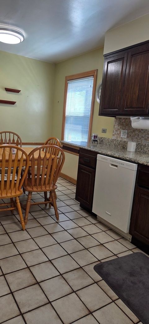 Tiny photo for 9525 W Oak Place, Des Plaines, IL 60016 (MLS # 12488793)