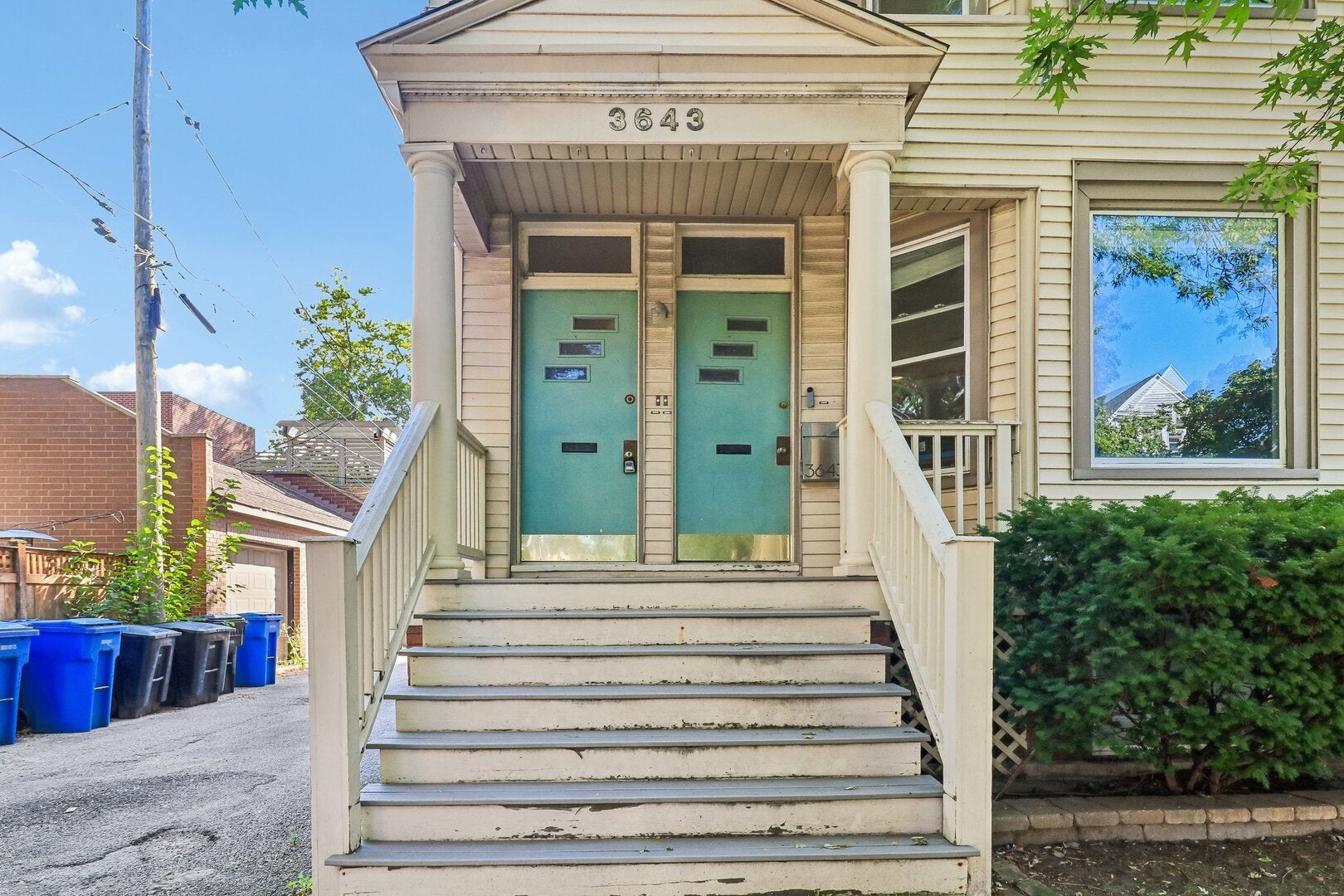 3643 N HOYNE Avenue 2