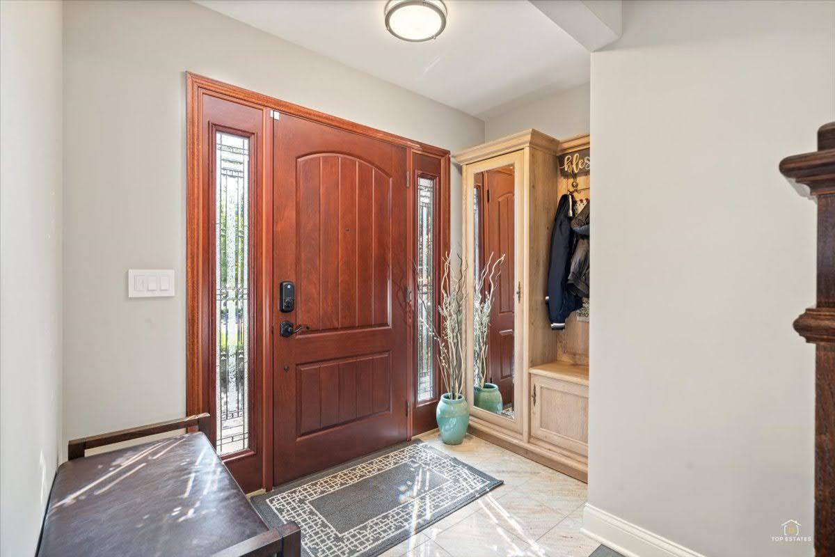 Properties 1 1052 Margret Street