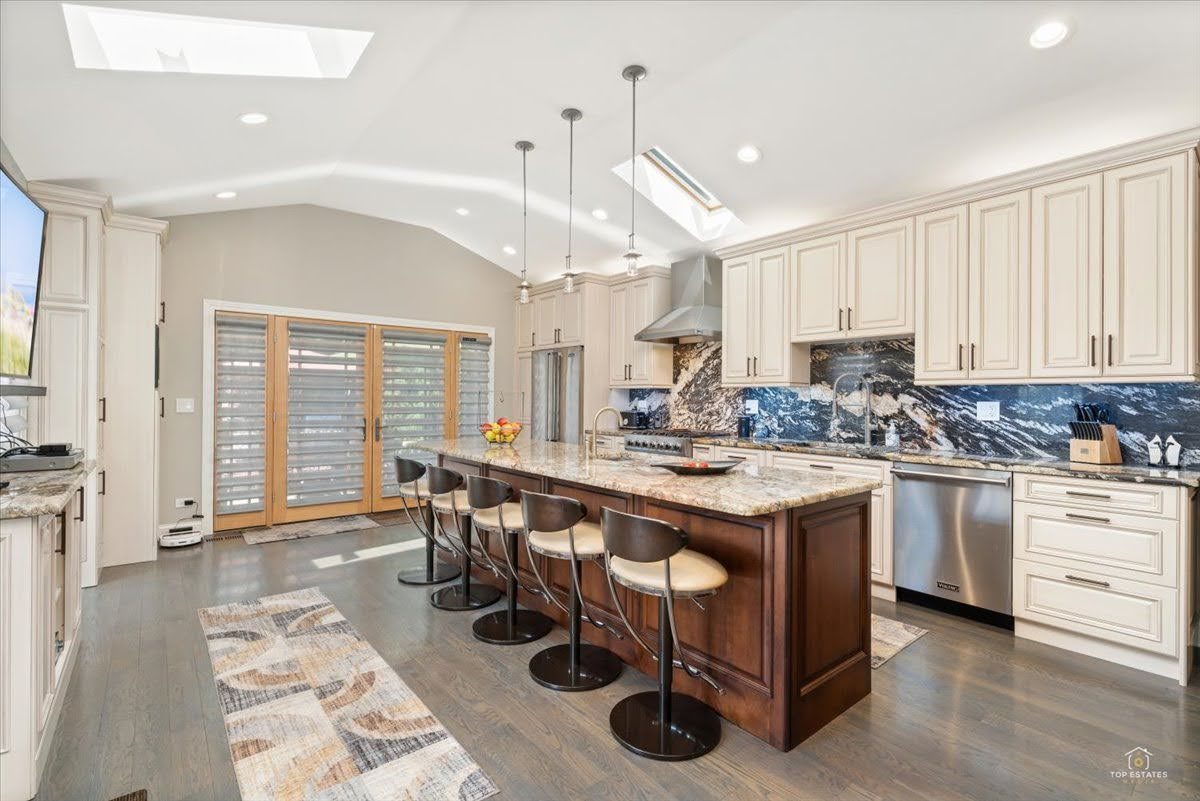 Properties 4 1052 Margret Street