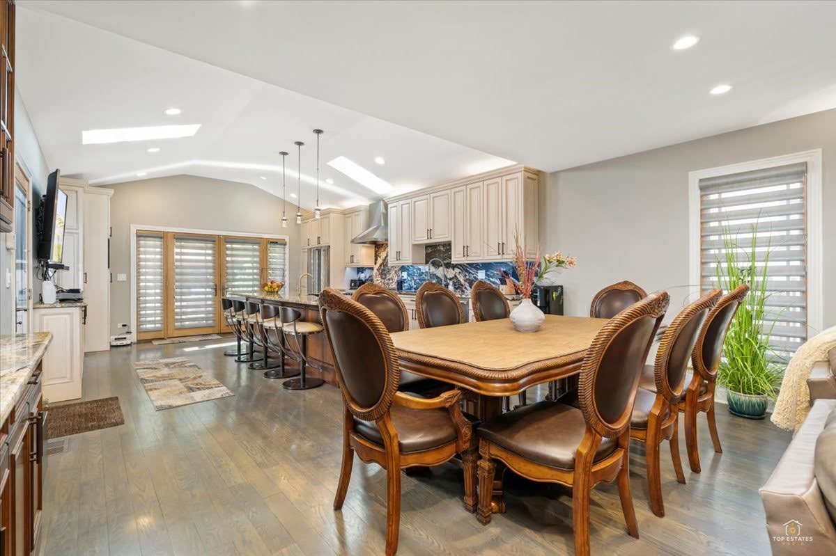 Properties 3 1052 Margret Street
