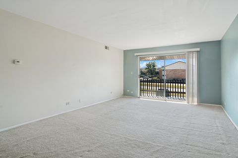 Tiny photo for 24A Kingery Quarter #202, Willowbrook, IL 60527 (MLS # 12545490)