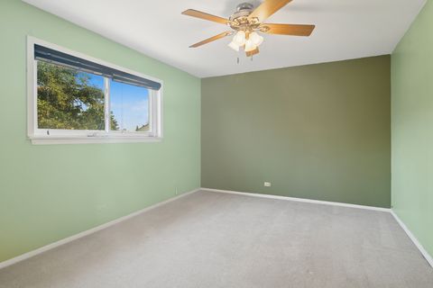 Tiny photo for 24A Kingery Quarter #202, Willowbrook, IL 60527 (MLS # 12545490)