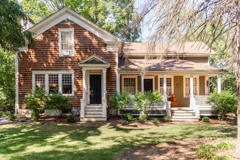Photo of 1330 W Park Avenue, Libertyville, IL 60048 (MLS # 12482919)