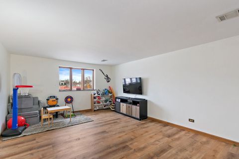 Tiny photo for 2021 W Spring Ridge Drive, Arlington Heights, IL 60004 (MLS # 12552611)