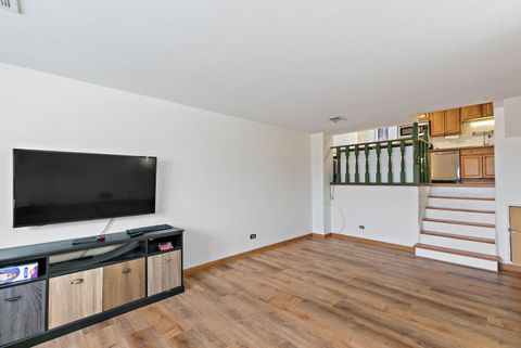 Tiny photo for 2021 W Spring Ridge Drive, Arlington Heights, IL 60004 (MLS # 12552611)