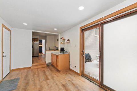 Tiny photo for 2021 W Spring Ridge Drive, Arlington Heights, IL 60004 (MLS # 12552611)