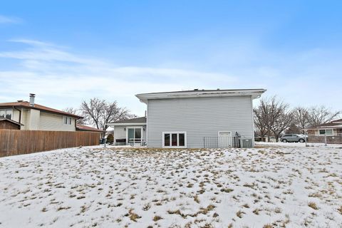 Tiny photo for 2021 W Spring Ridge Drive, Arlington Heights, IL 60004 (MLS # 12552611)