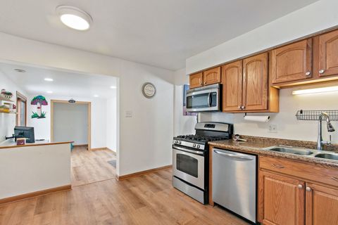 Tiny photo for 2021 W Spring Ridge Drive, Arlington Heights, IL 60004 (MLS # 12552611)