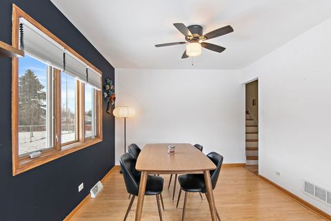 Tiny photo for 2021 W Spring Ridge Drive, Arlington Heights, IL 60004 (MLS # 12552611)