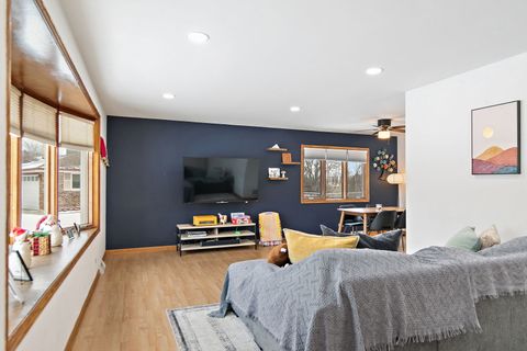 Tiny photo for 2021 W Spring Ridge Drive, Arlington Heights, IL 60004 (MLS # 12552611)