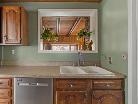 Tiny photo for 3658 15th Avenue Court, Moline, IL 61265 (MLS # 12600796)