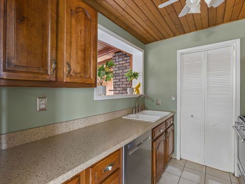 Tiny photo for 3658 15th Avenue Court, Moline, IL 61265 (MLS # 12600796)