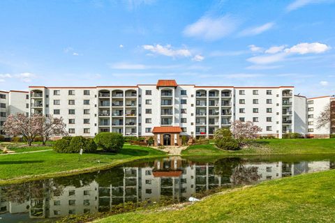 Photo of 375 Plum Creek Drive #407, Wheeling, IL 60090 (MLS # 12620927)