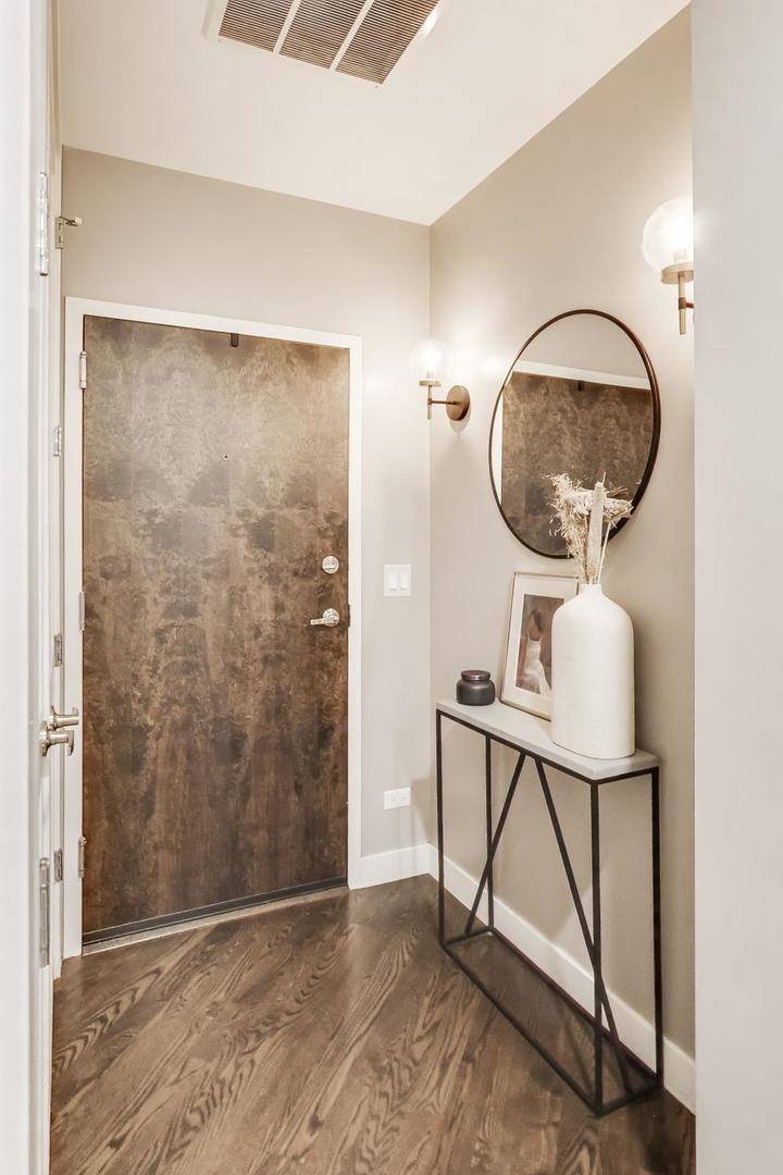 2817 N Oakley Avenue 2N