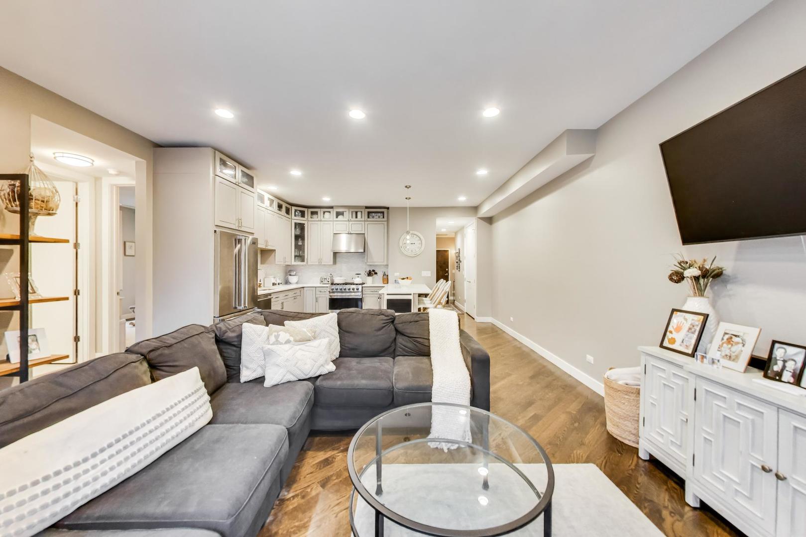 2817 N Oakley Avenue 2N