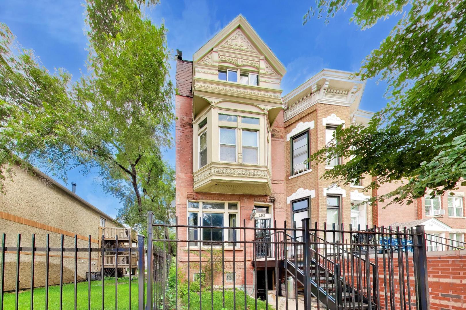 2252 W Warren Boulevard