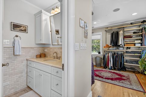 Tiny photo for 4538 N Malden Street, Chicago, IL 60640 (MLS # 12458168)