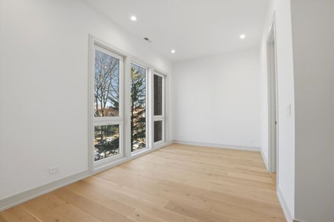 Tiny photo for 4844 N Hermitage Avenue, Chicago, IL 60640 (MLS # 12629882)