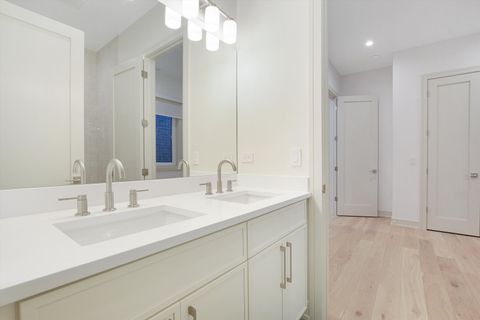 Tiny photo for 4844 N Hermitage Avenue, Chicago, IL 60640 (MLS # 12629882)