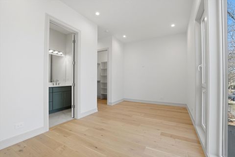 Tiny photo for 4844 N Hermitage Avenue, Chicago, IL 60640 (MLS # 12629882)