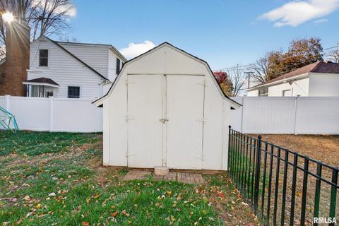 Tiny photo for 919 9TH Avenue, Fulton, IL 61252 (MLS # QC4269397)