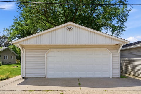 Tiny photo for 511 27th Avenue, Moline, IL 61265 (MLS # 12709428)