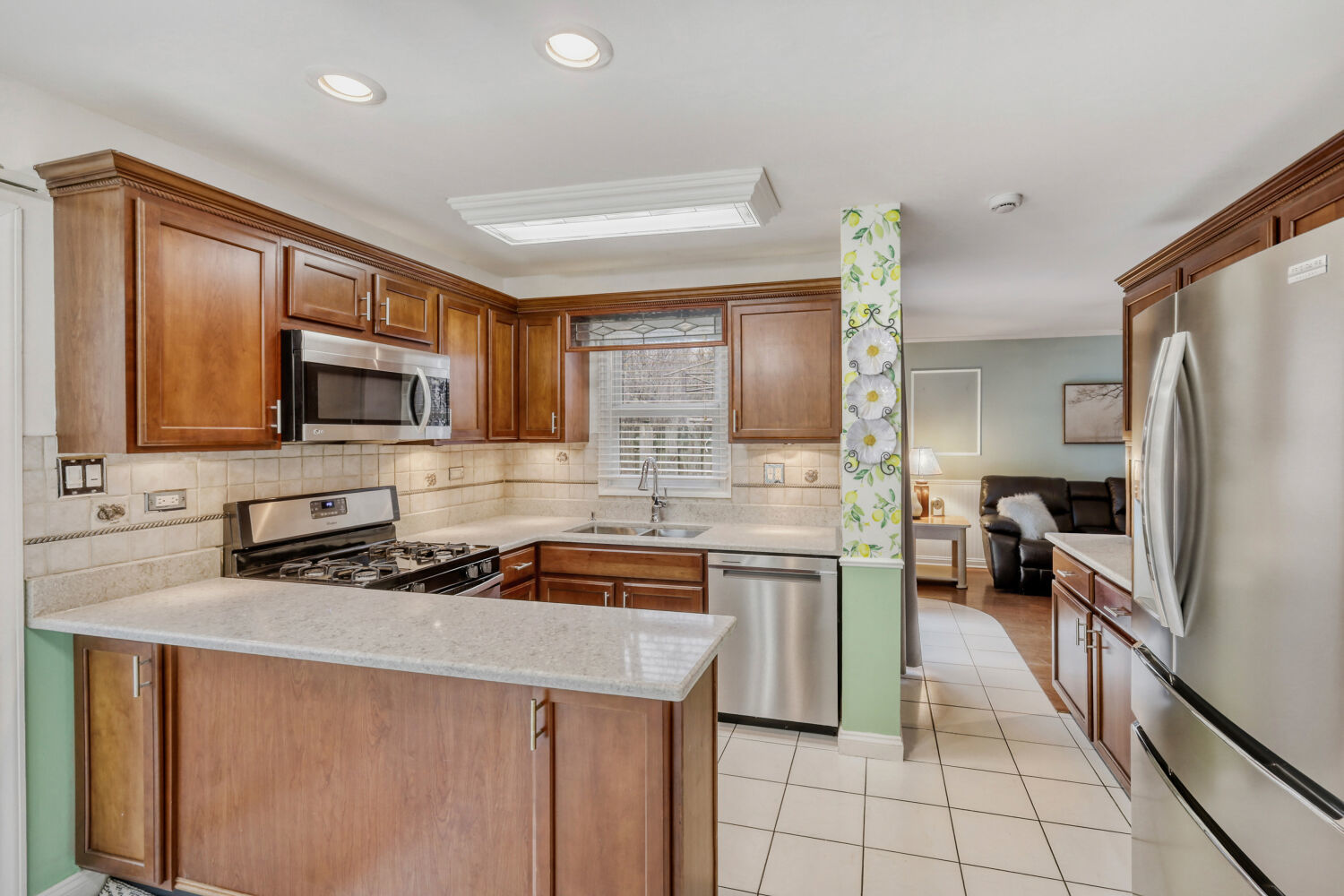 367 THORNCLIFFE Drive