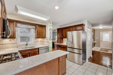 Tiny photo for 367 THORNCLIFFE Drive, Glendale Heights, IL 60139 (MLS # 12559261)