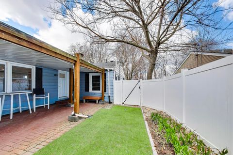 Tiny photo for 916 S 6th Avenue, St. Charles, IL 60174 (MLS # 12574291)