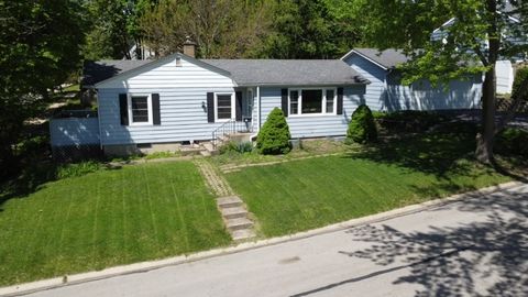 Tiny photo for 916 S 6th Avenue, St. Charles, IL 60174 (MLS # 12574291)