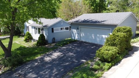Tiny photo for 916 S 6th Avenue, St. Charles, IL 60174 (MLS # 12574291)