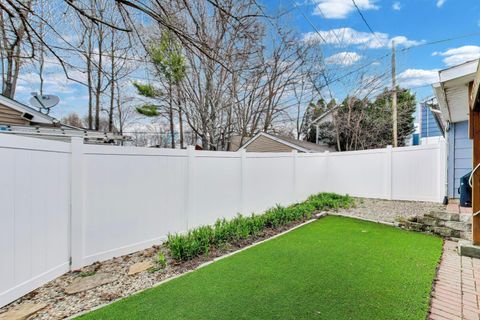 Tiny photo for 916 S 6th Avenue, St. Charles, IL 60174 (MLS # 12574291)