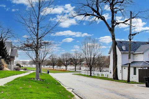 Tiny photo for 916 S 6th Avenue, St. Charles, IL 60174 (MLS # 12574291)