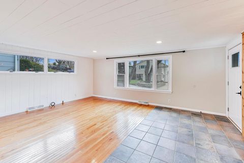 Tiny photo for 916 S 6th Avenue, St. Charles, IL 60174 (MLS # 12574291)