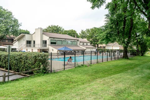 Tiny photo for 1400 N Yarmouth Place #413, Mount Prospect, IL 60056 (MLS # 12731762)